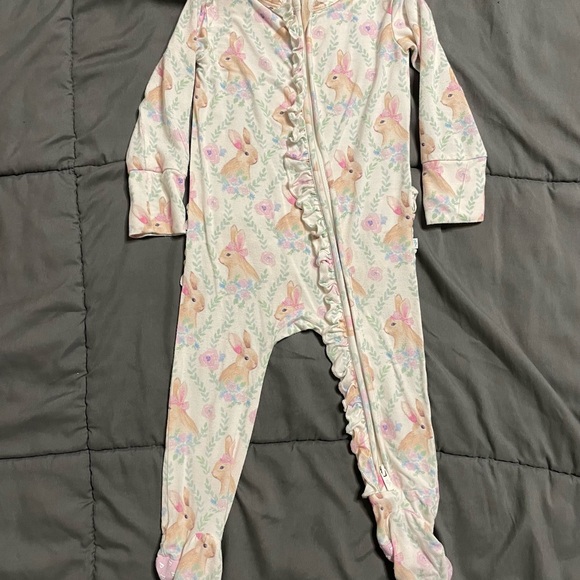 Posh Peanut baby girl pajamas bundle 6-9 Months
leopard bunny floral - Picture 2 of 13